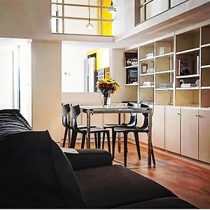 House , Bari Italia